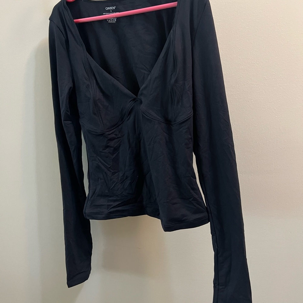 Quinsen Woman’s v  double lined Black Long-Sleeve V-Neck Twist-Front Top Size S